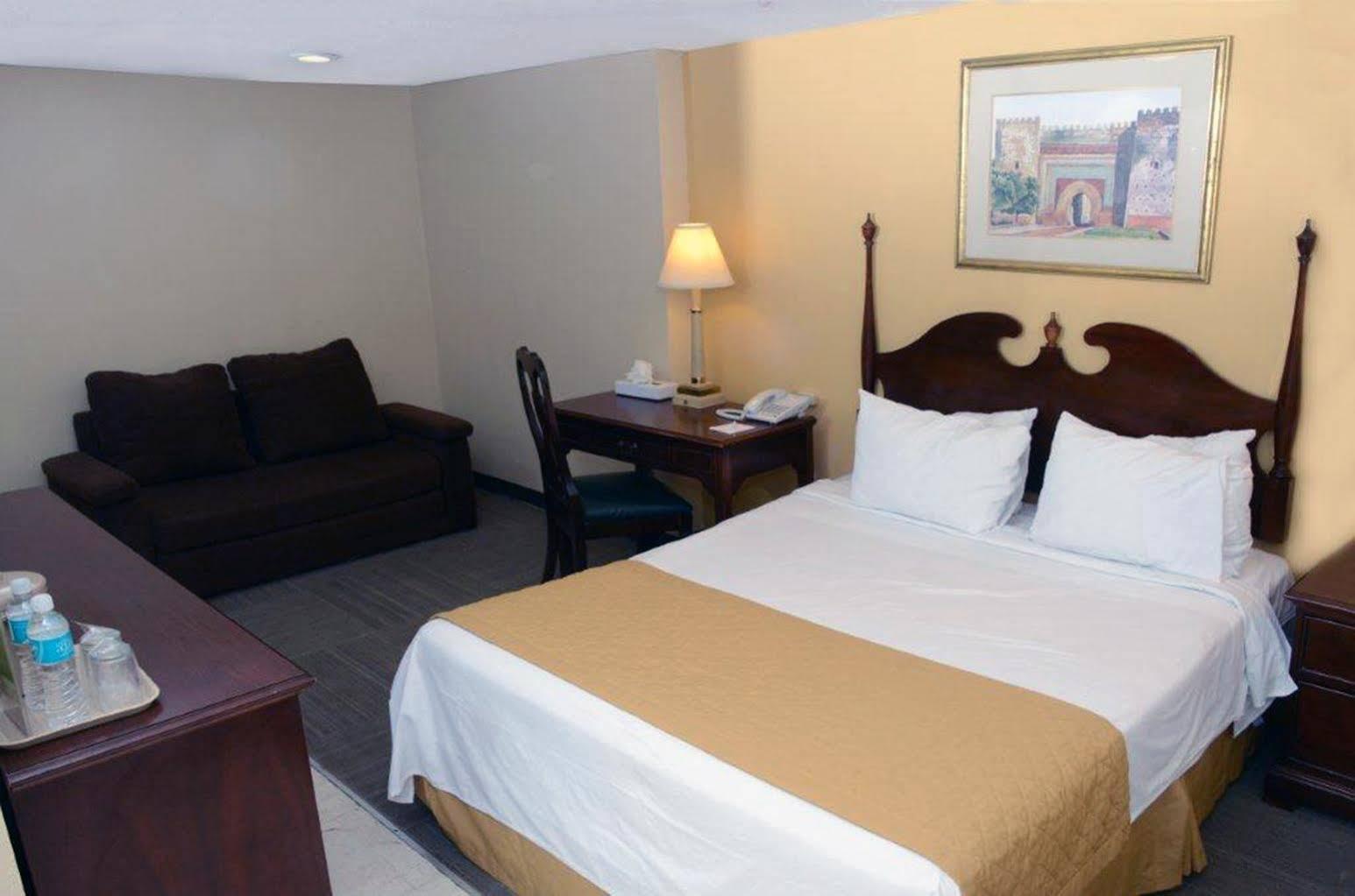 Hotel Plaza Calzada Монтеррей Экстерьер фото