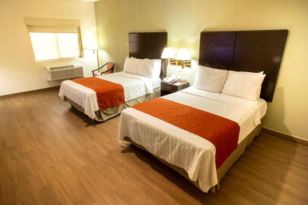 Hotel Plaza Calzada Монтеррей Экстерьер фото